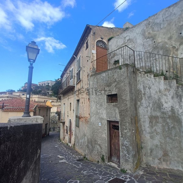 casa indipendente in vendita a Sant'Angelo di Brolo