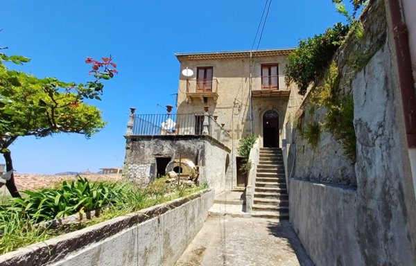 casa semindipendente in vendita a Sant'Angelo di Brolo