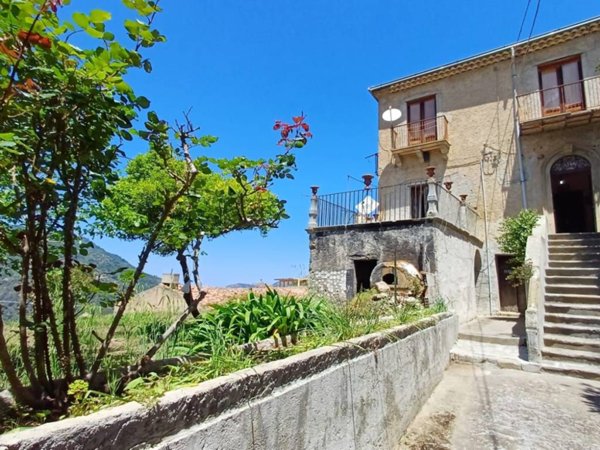casa indipendente in vendita a Sant'Angelo di Brolo in zona Cancello