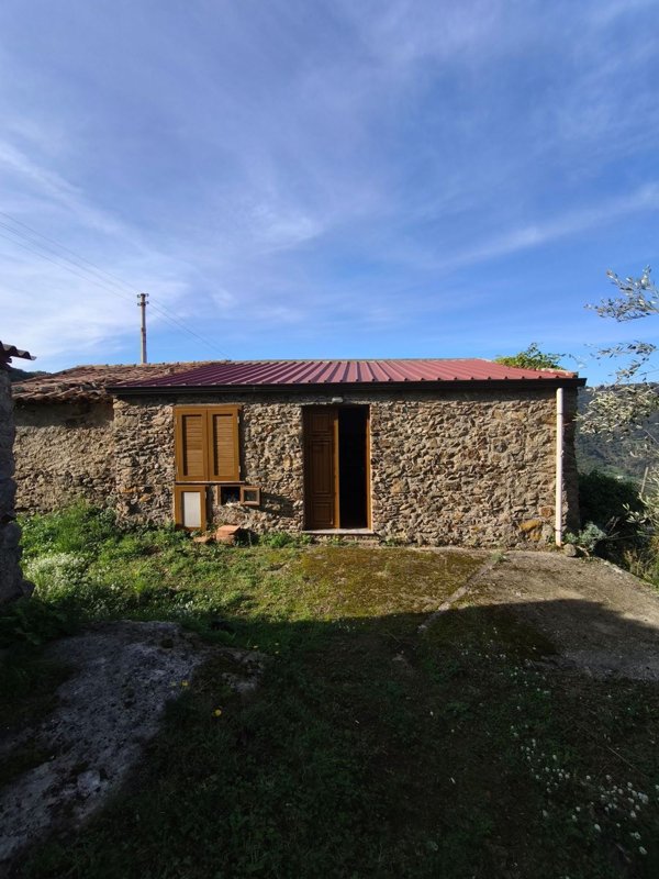 appartamento in vendita a Sant'Angelo di Brolo in zona San Gregorio