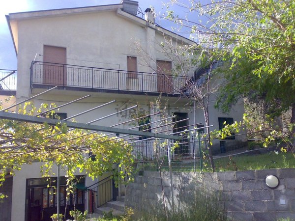 casa indipendente in vendita a Sant'Angelo di Brolo
