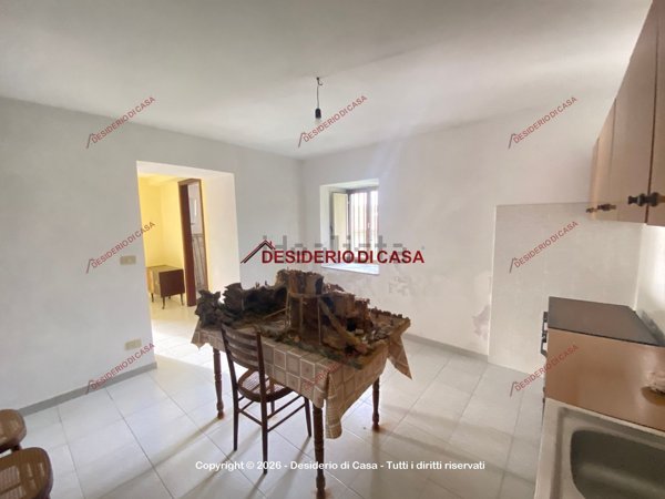 casa indipendente in vendita a Sant'Angelo di Brolo in zona Contura