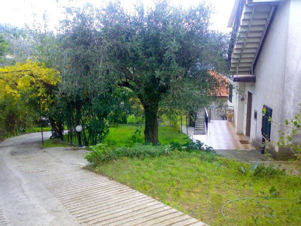 casa indipendente in vendita a Sant'Angelo di Brolo in zona Gesù e Maria