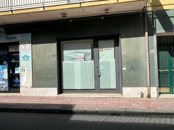 negozio in vendita a Santa Teresa di Riva