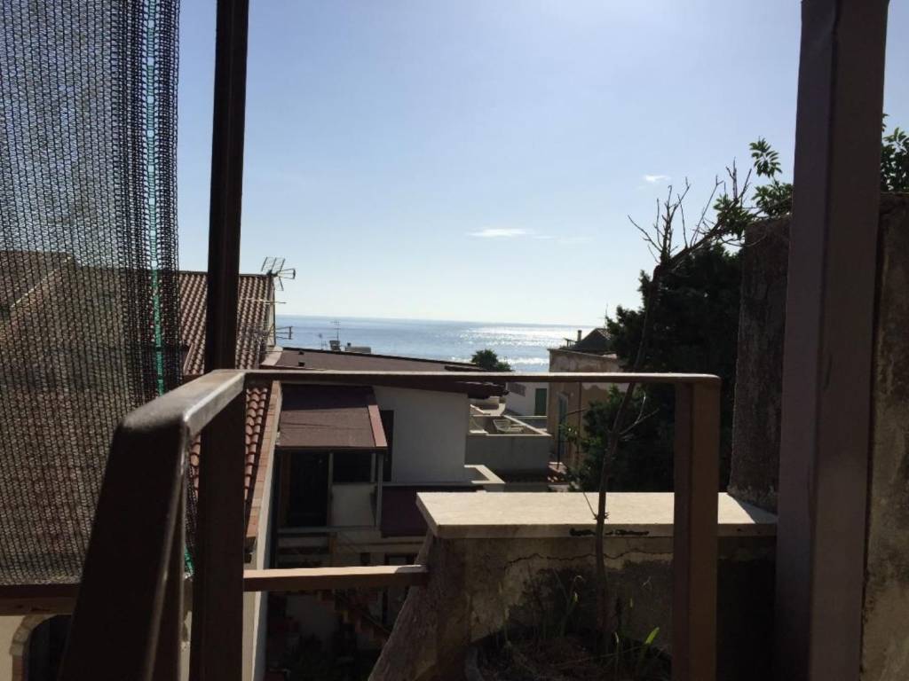 casa indipendente in vendita a Santa Teresa di Riva