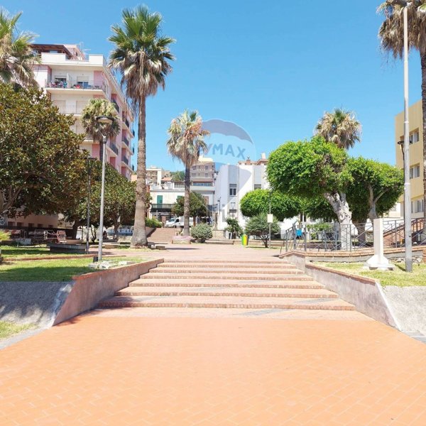 negozio in vendita a Santa Teresa di Riva