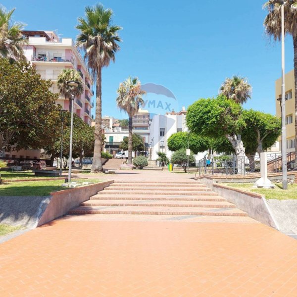 negozio in vendita a Santa Teresa di Riva