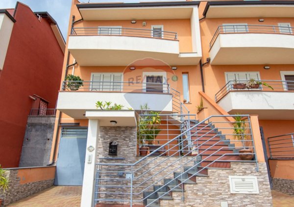 casa indipendente in vendita a Santa Teresa di Riva