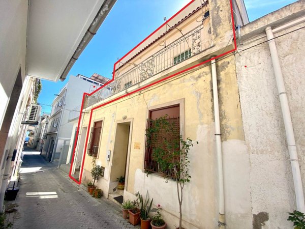 casa indipendente in vendita a Santa Teresa di Riva