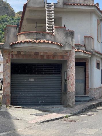 casa indipendente in vendita a Santa Teresa di Riva
