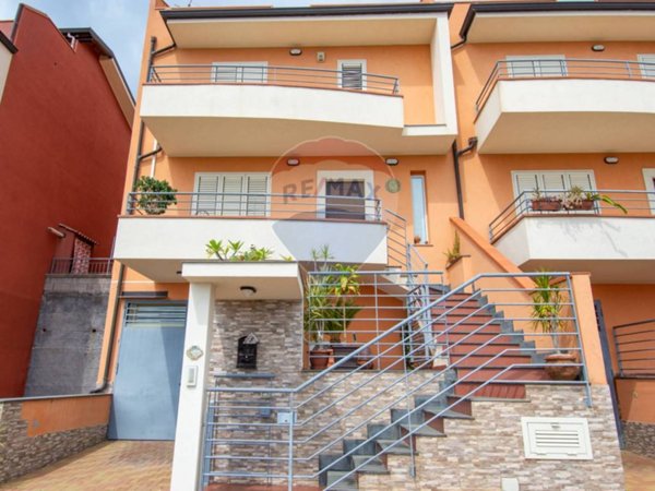 casa indipendente in vendita a Santa Teresa di Riva