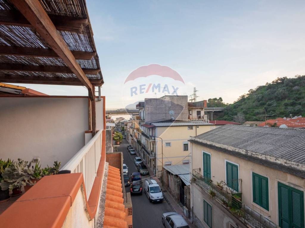 casa indipendente in vendita a Santa Teresa di Riva