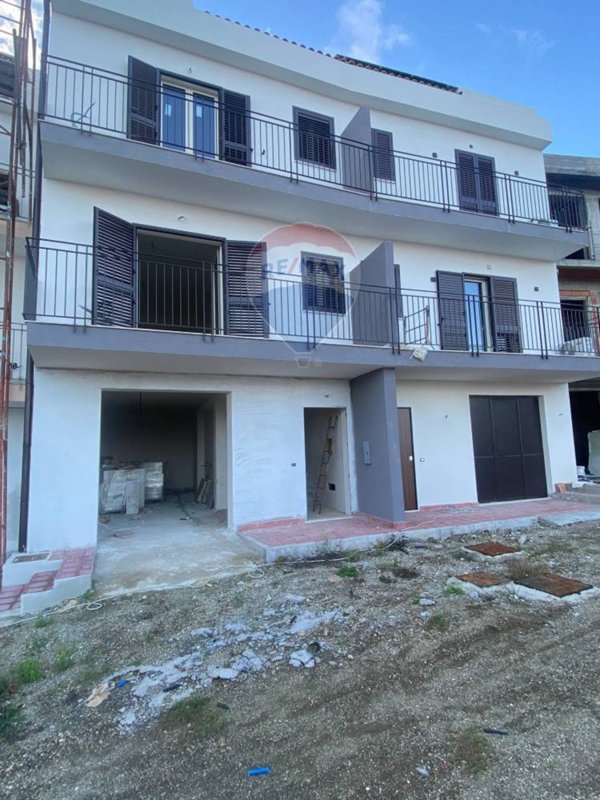casa indipendente in vendita a Santa Teresa di Riva