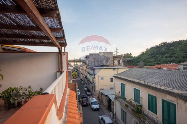 casa indipendente in vendita a Santa Teresa di Riva