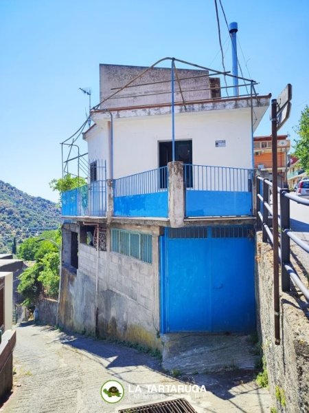 casa indipendente in vendita a Santa Teresa di Riva in zona Misserio