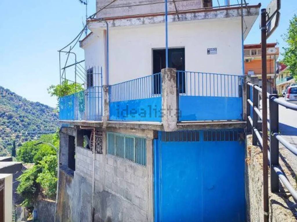 casa indipendente in vendita a Santa Teresa di Riva in zona Misserio