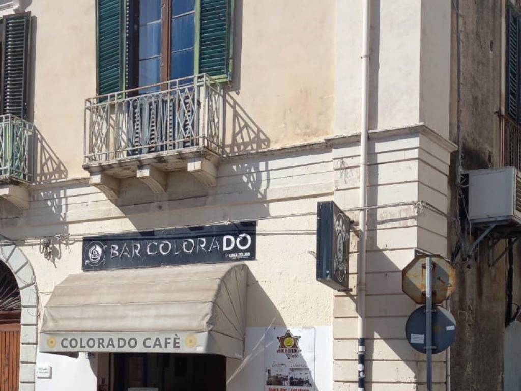 negozio in vendita a Santa Teresa di Riva