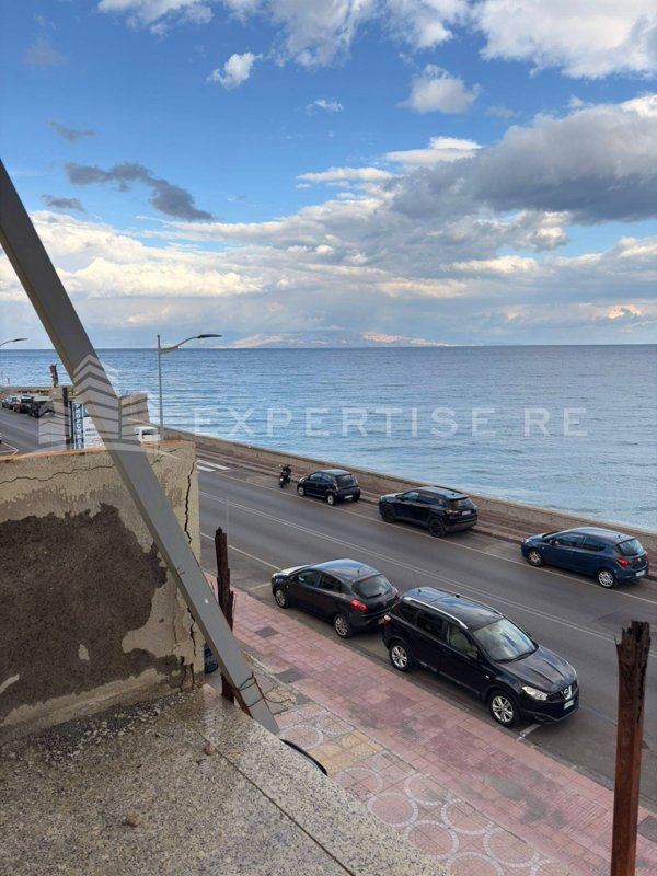 intera palazzina in vendita a Santa Teresa di Riva