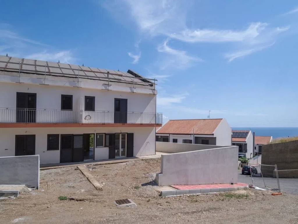 casa indipendente in vendita a Santa Teresa di Riva
