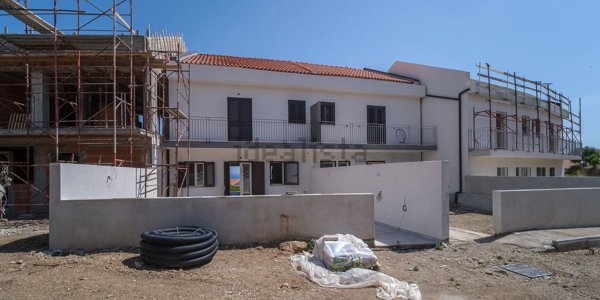 casa indipendente in vendita a Santa Teresa di Riva