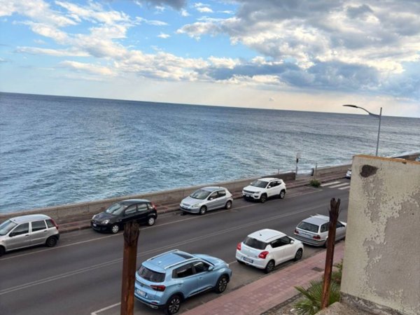 casa indipendente in vendita a Santa Teresa di Riva