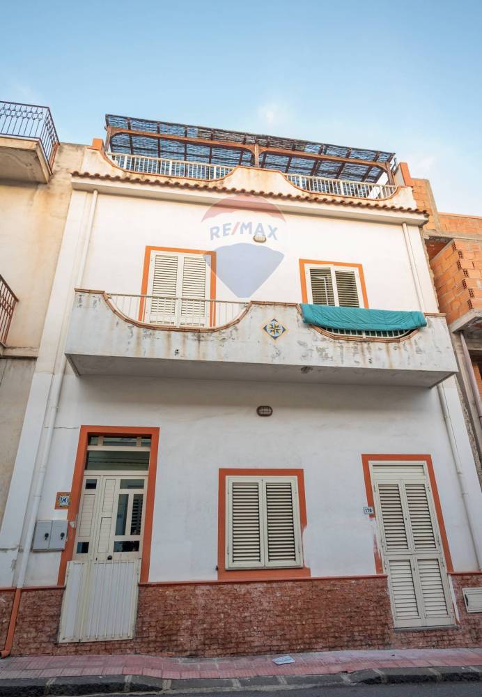 casa indipendente in vendita a Santa Teresa di Riva