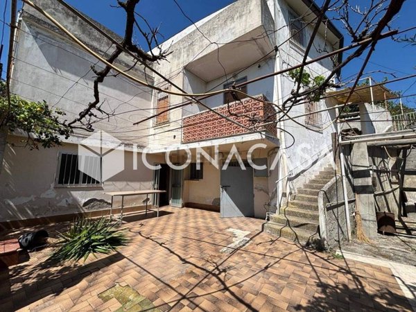 casa indipendente in vendita a Santa Teresa di Riva