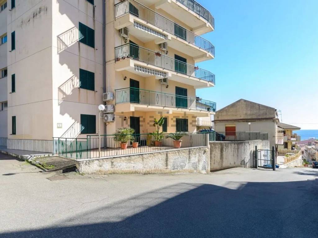appartamento in vendita a Santa Teresa di Riva