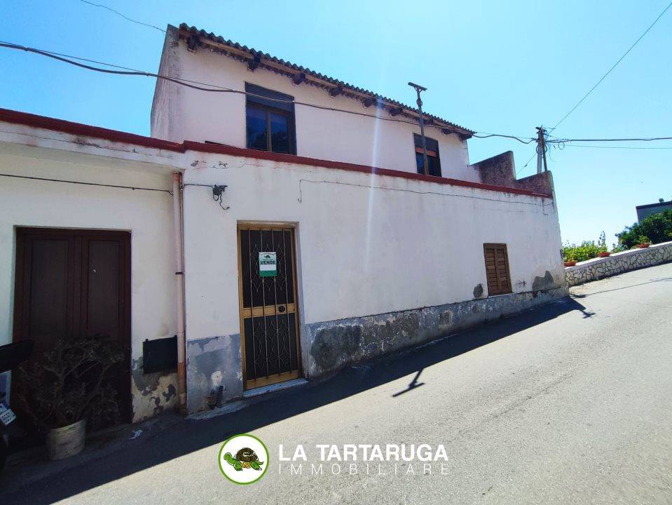 casa indipendente in vendita a Santa Teresa di Riva in zona Misserio