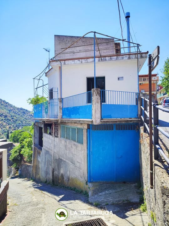 casa indipendente in vendita a Santa Teresa di Riva in zona Misserio
