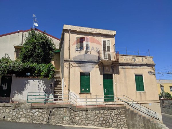 casa indipendente in vendita a Santa Teresa di Riva
