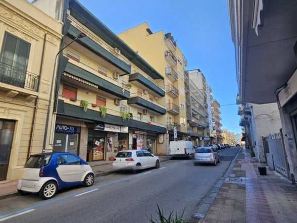 negozio in vendita a Santa Teresa di Riva