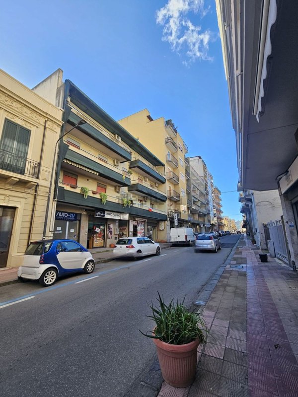 locale commerciale in vendita a Santa Teresa di Riva