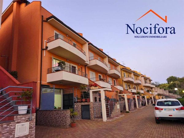 casa indipendente in vendita a Santa Teresa di Riva