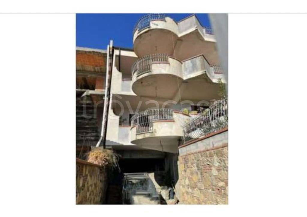 casa indipendente in vendita a Santa Teresa di Riva