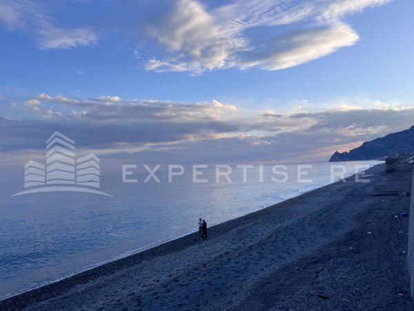 intera palazzina in vendita a Santa Teresa di Riva