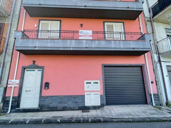 casa indipendente in vendita a Santa Teresa di Riva