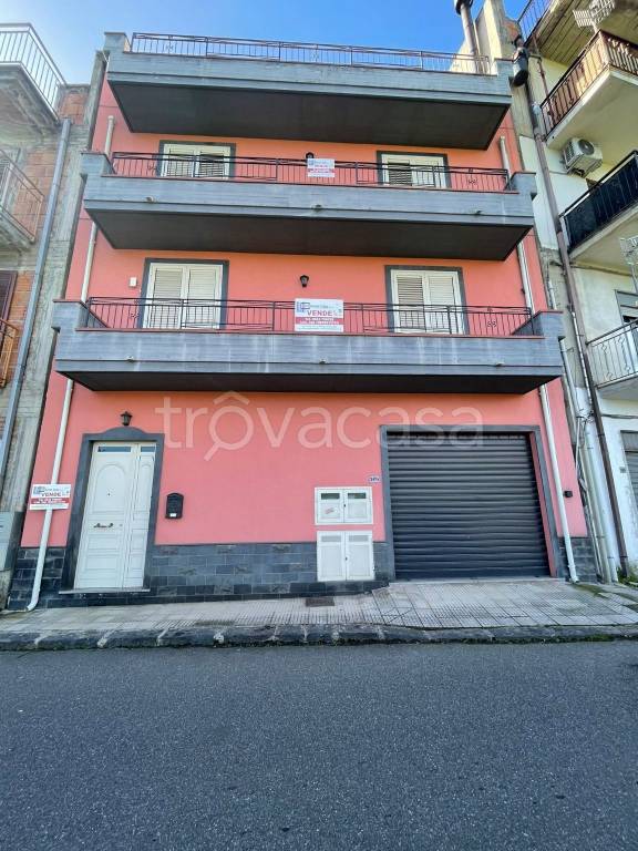 casa indipendente in vendita a Santa Teresa di Riva