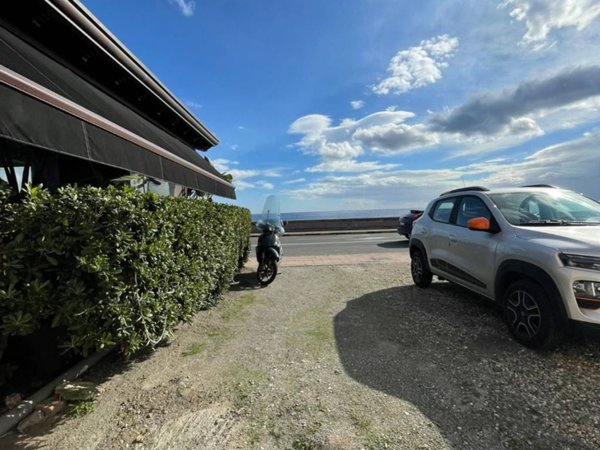 casa indipendente in vendita a Santa Teresa di Riva