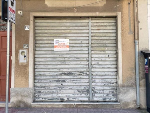 negozio in vendita a Santa Teresa di Riva