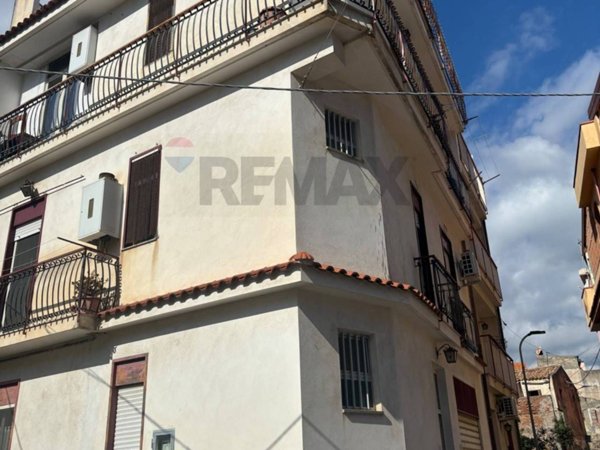 casa indipendente in vendita a Santa Teresa di Riva