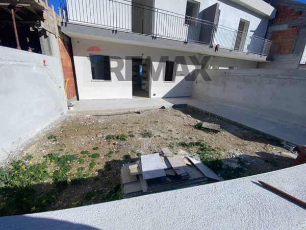 casa indipendente in vendita a Santa Teresa di Riva
