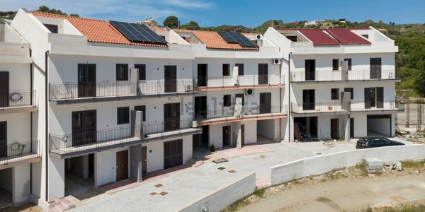 casa indipendente in vendita a Santa Teresa di Riva