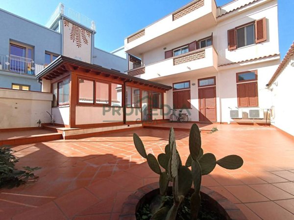 casa indipendente in vendita a Santa Teresa di Riva