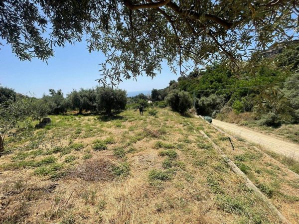 terreno in vendita a Santa Teresa di Riva