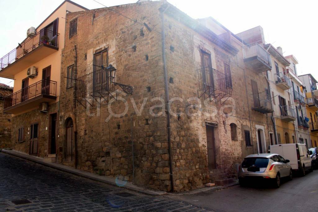 casa indipendente in vendita a Santo Stefano di Camastra
