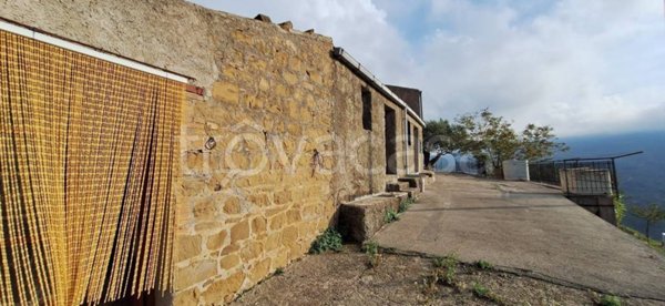 casa indipendente in vendita a Santo Stefano di Camastra