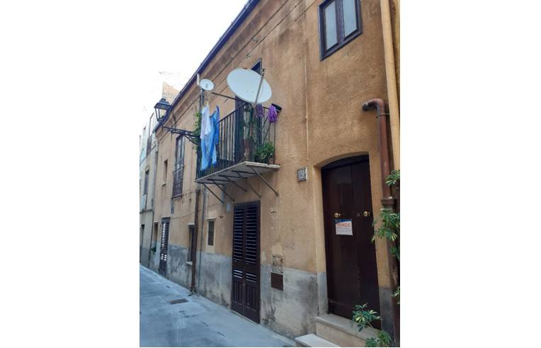 casa indipendente in vendita a Santo Stefano di Camastra