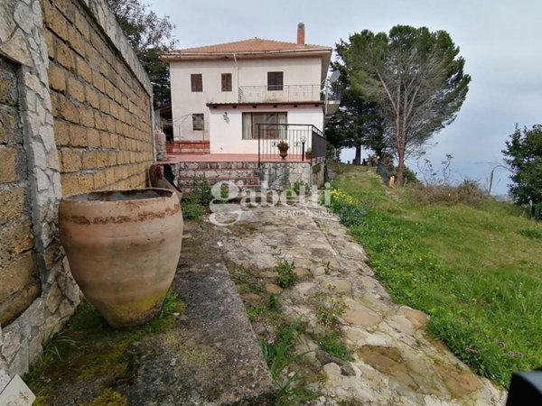 casa indipendente in vendita a Santo Stefano di Camastra