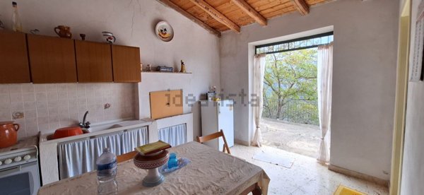 casa indipendente in vendita a Santo Stefano di Camastra
